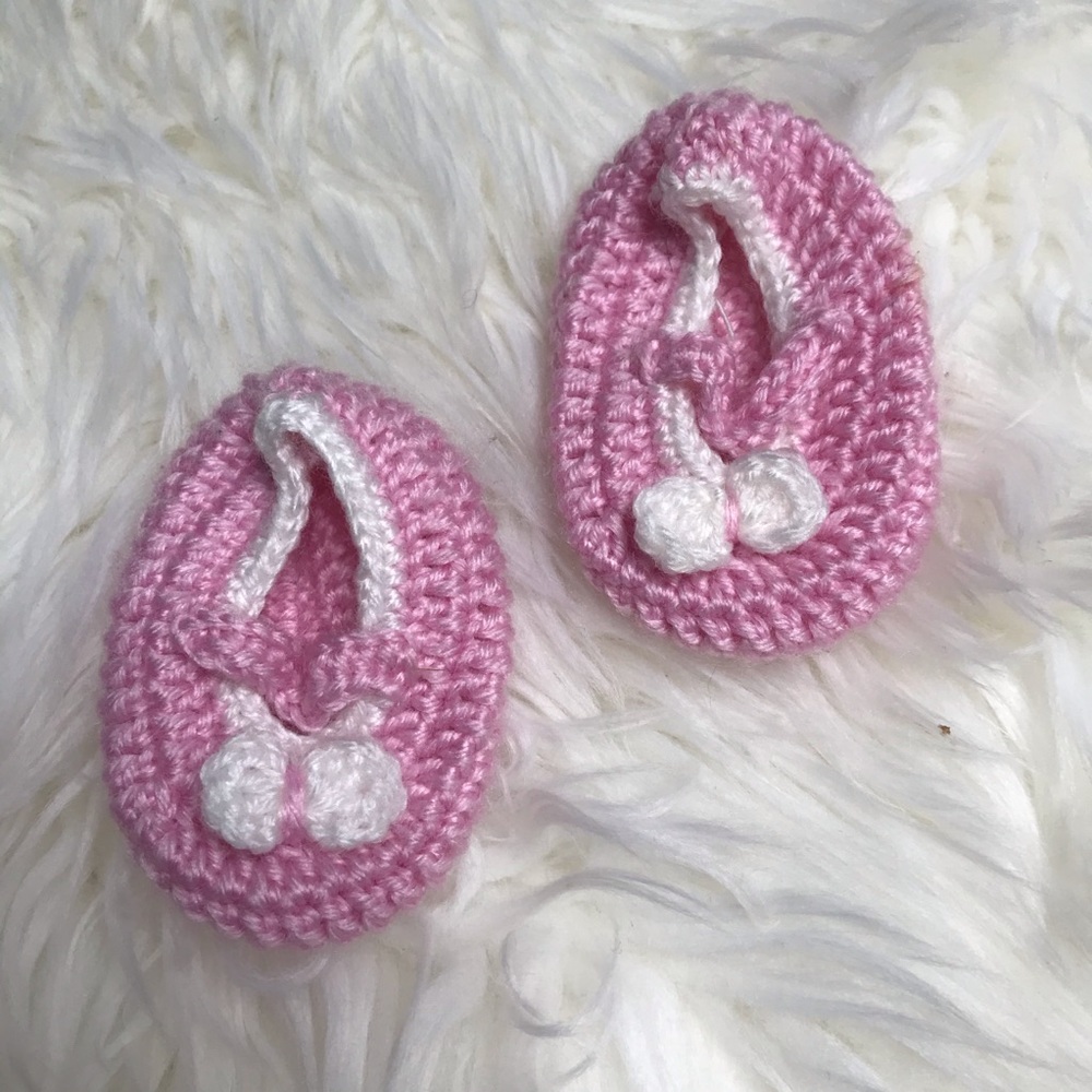 5/$25! Crib shoes - hand knit - pink and white